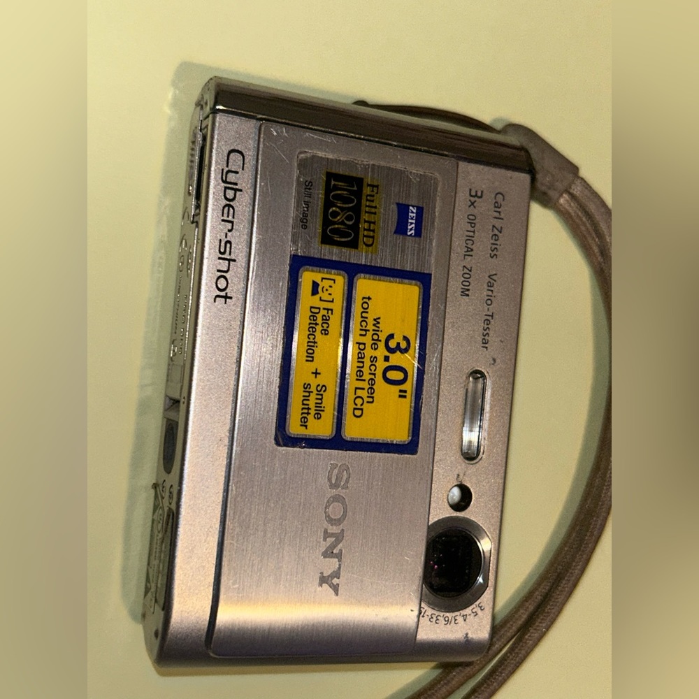 Sony Cybershot DSC-T70 8.1MP Digital Camera with‎ 3x Optical Zoom ** UNTESTED **
